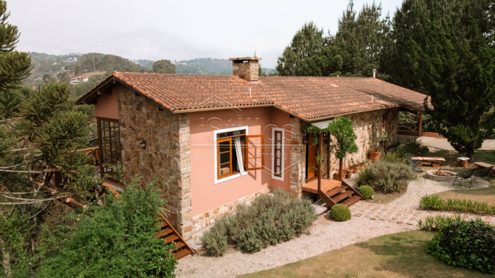 Casa de Condomínio em Campos do Jordão